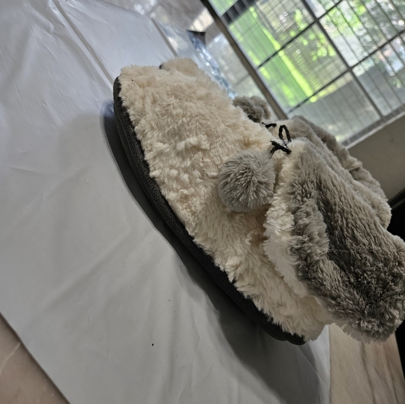 Cuddl Duds Womens Faux Booties Cream Color, Size L (9-10) - Picture 1 of 5